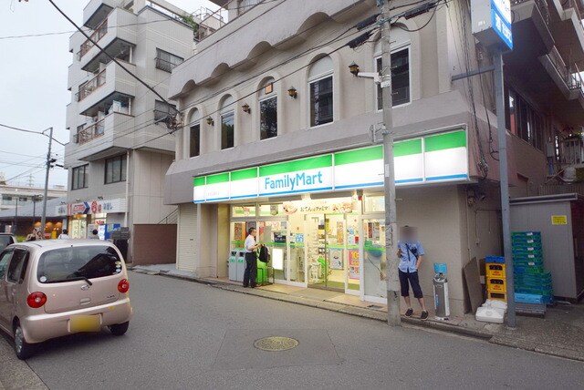 ファミリーマート大宮公園前店