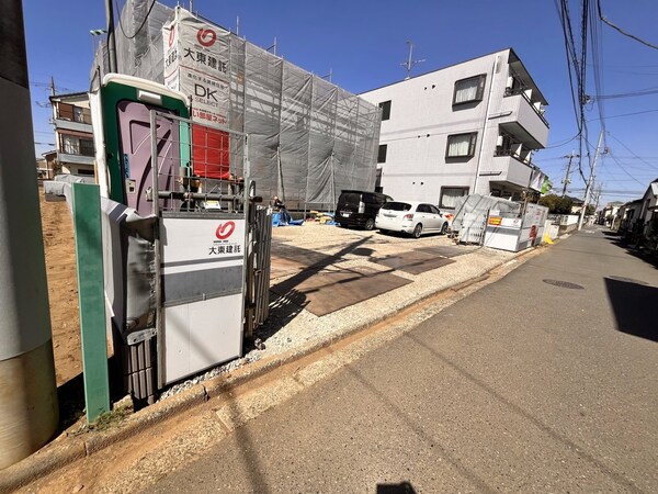 エントランス(駐車場)