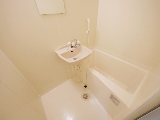 物件内観写真4　(★バスルーム（浴室乾燥機付き）★)