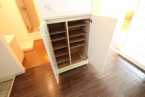 玄関(下駄箱)