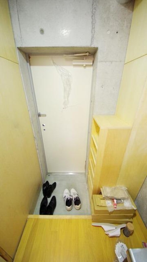 玄関(別号室　完成前です)