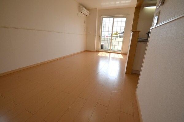 リビング・居室(別のお部屋の写真になります)