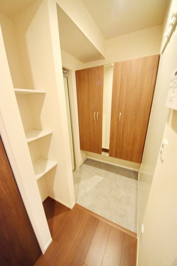 玄関(下駄箱あります)