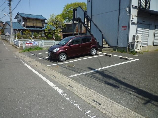 物件内観写真15　(敷地内駐車場)