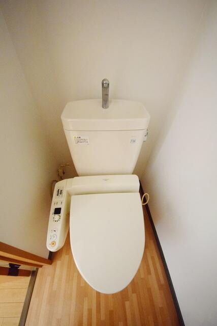 物件内観写真7　(ウォシュレット♪)