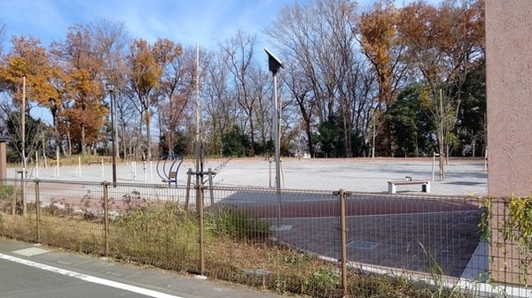 その他(物件道路向かいに公園があります)