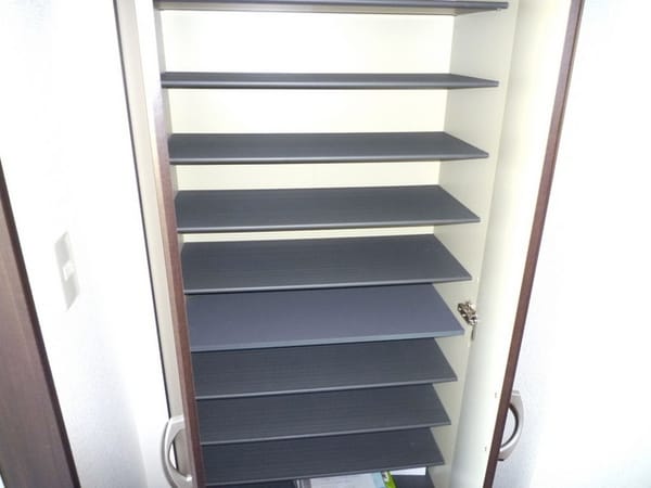 設備(大きな下駄箱)