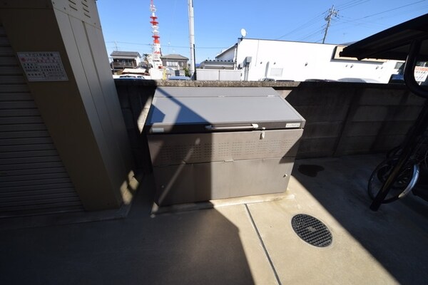 エントランス(ごみ置き場)