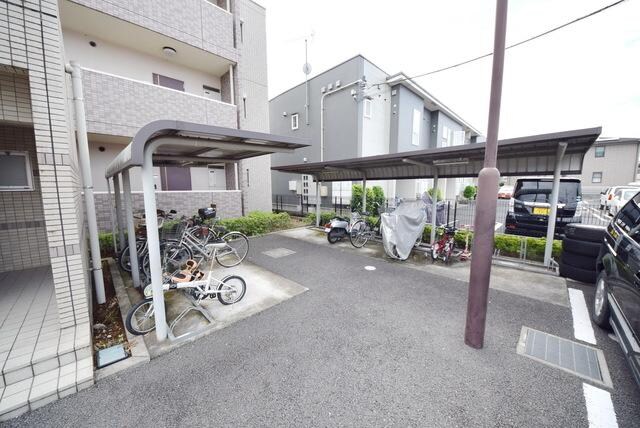 物件内観写真6　(駐輪場♪)