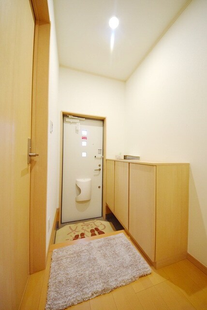 物件内観写真3　(シューズボックス付き♪)