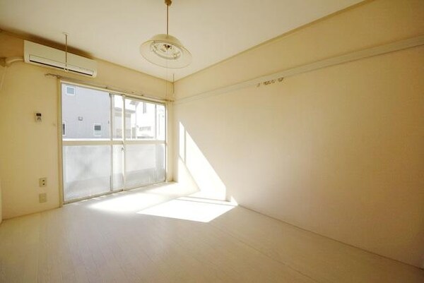 リビング・居室(別号室参考写真)