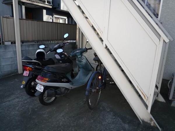 エントランス(駐輪スペース)