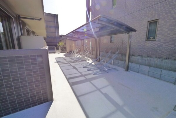 共有部分(屋根付き駐輪場)