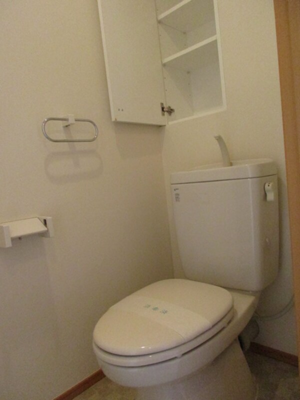 トイレ(Aタイプ2016年4月撮影 同タイプ804号室の写真です。)