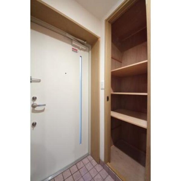 玄関(※写真は同タイプ住戸です。)