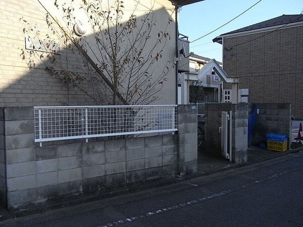 エントランス(アパート入り口)