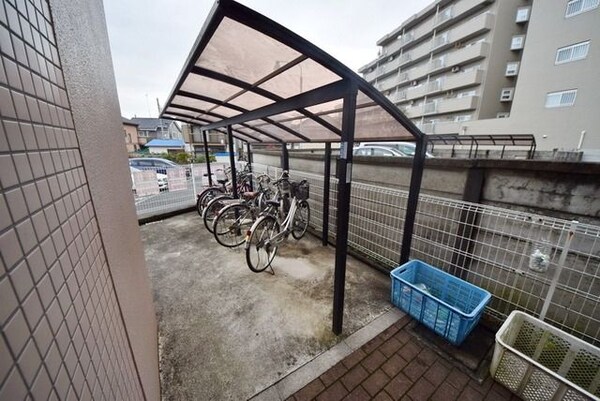 共有部分(屋根付き駐輪場)