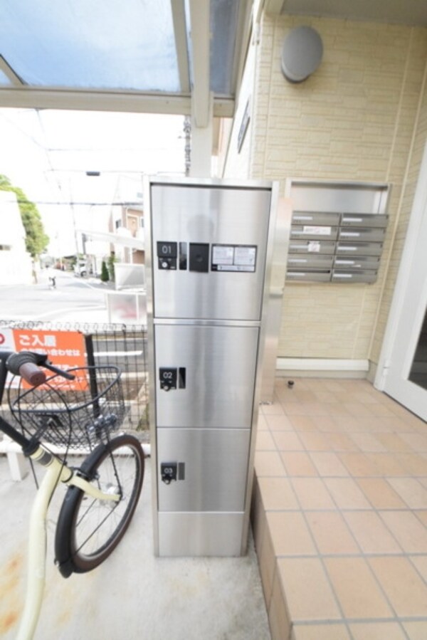 エントランス(宅配ボックス)