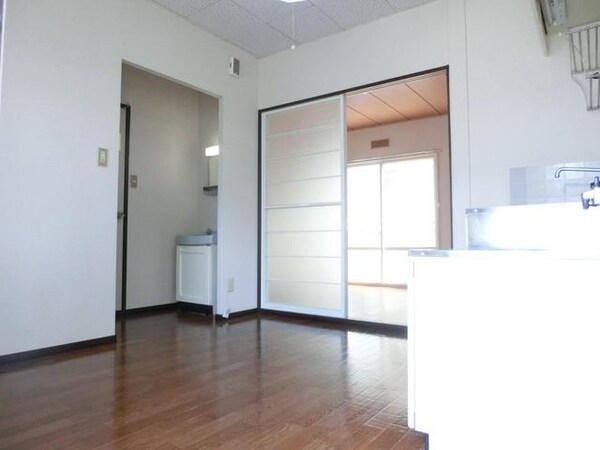 設備(玄関からダイニング)