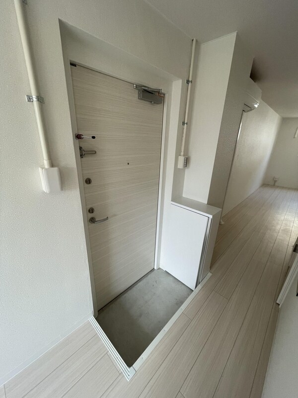 玄関(※別階同じタイプ部屋の写真)