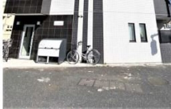 エントランス(駐車場)