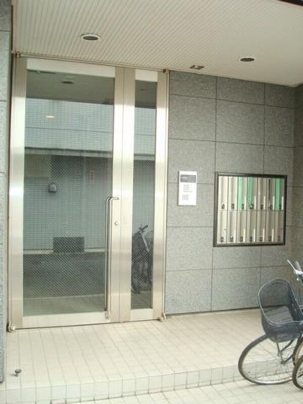 エントランス(共用玄関は、安心のオートロック対応です♪)