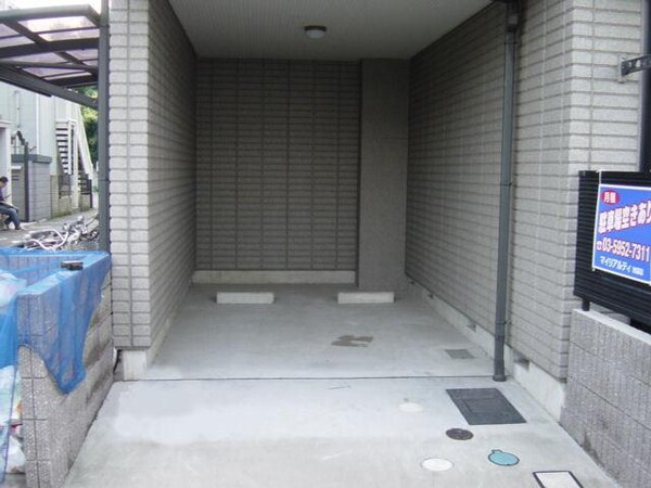 その他(敷地内月極駐車場あり)