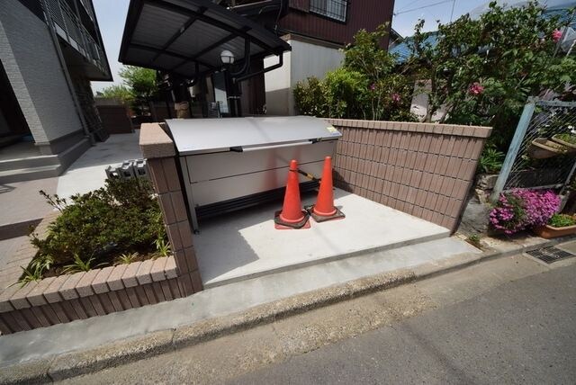 物件内観写真14　(敷地内ゴミ置き場)