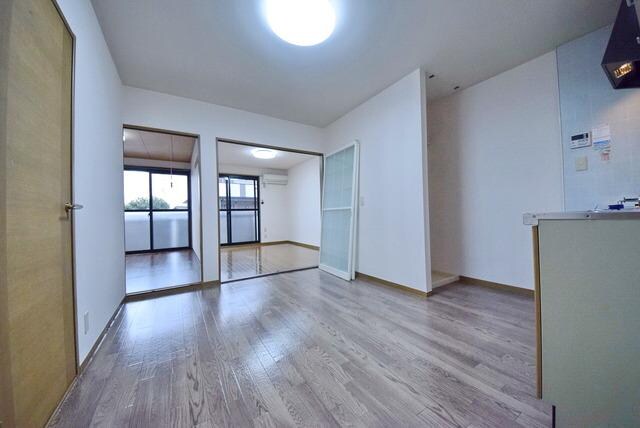 物件内観写真2　(リビング☆)