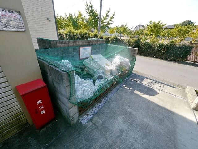 物件内観写真20　(敷地内ごみ置き場)