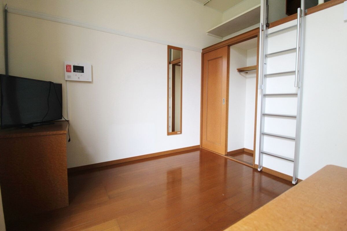 物件内観写真2　(リビング/居室)