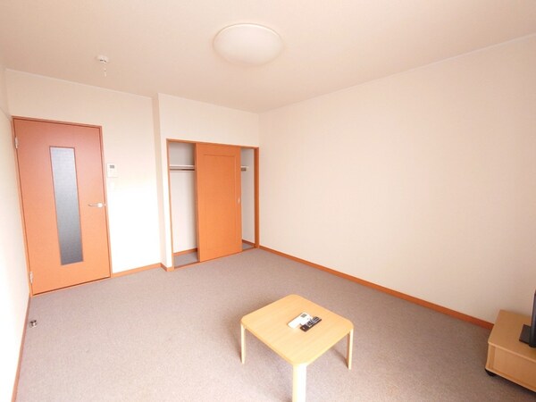 リビング・居室(1Fはフローリング、2F以上は絨毯です。)