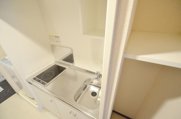その他(キッチン横棚)