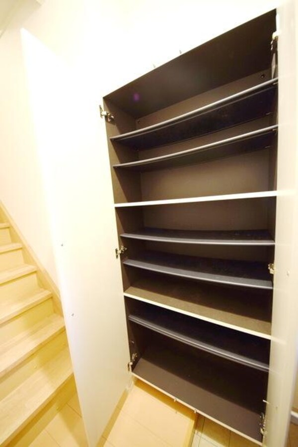 玄関(同建物内別号室の間取りです♪)
