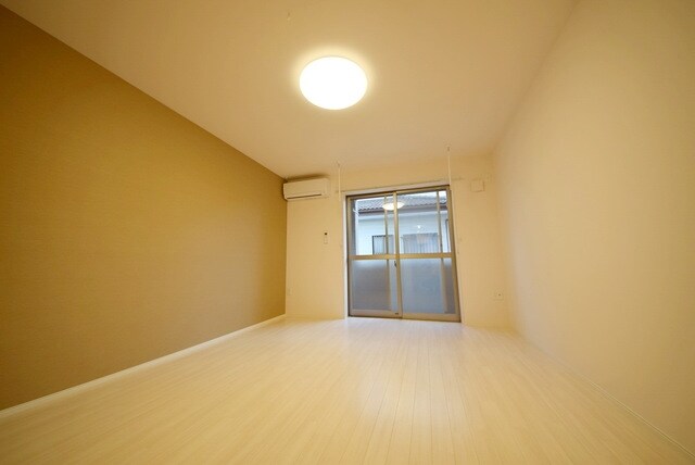 物件内観写真3　(リビング/居室)