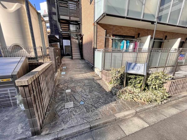 エントランス(庭)
