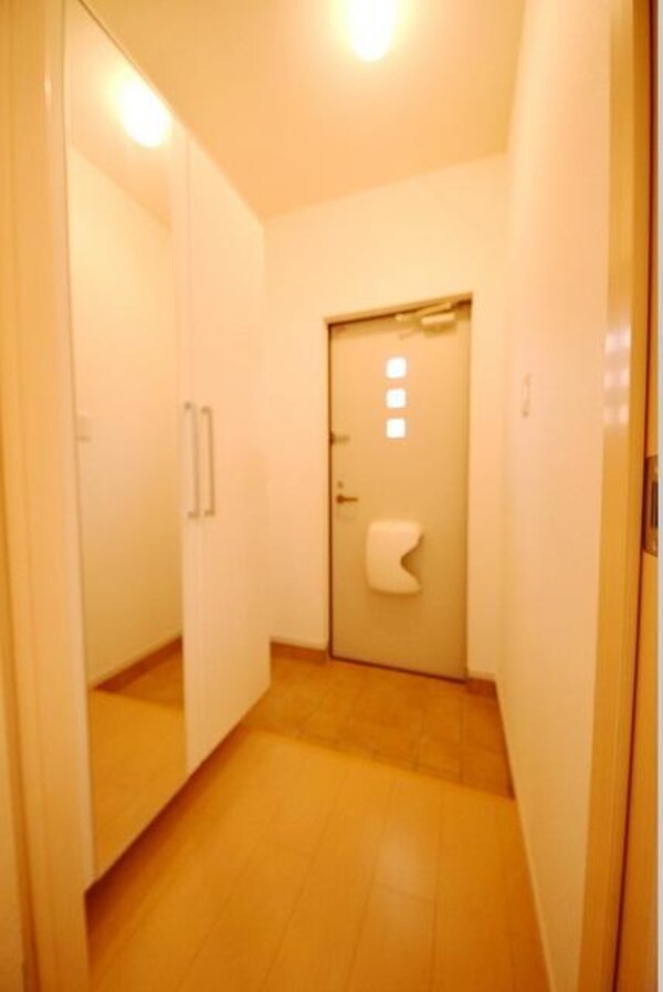 玄関(同施工会社の同タイプの写真です♪)