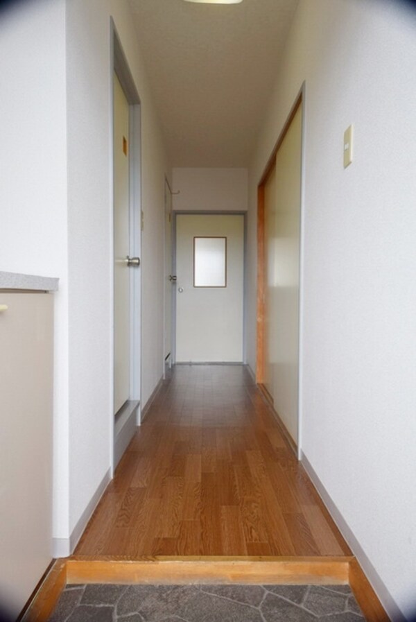 玄関(シューズボックスあります♪)