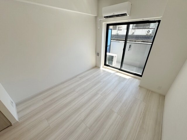 物件内観写真2　(リビング/居室)