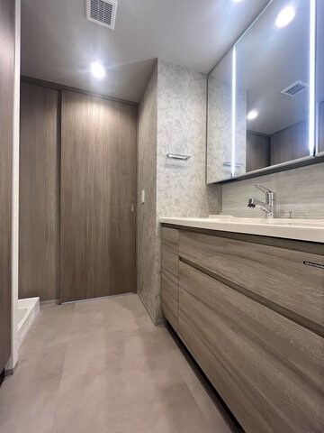 物件内観写真13　(リビング/居室)