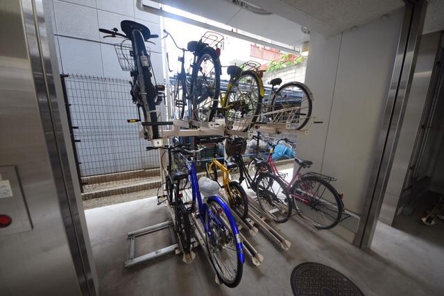 物件内観写真5　(駐輪場)
