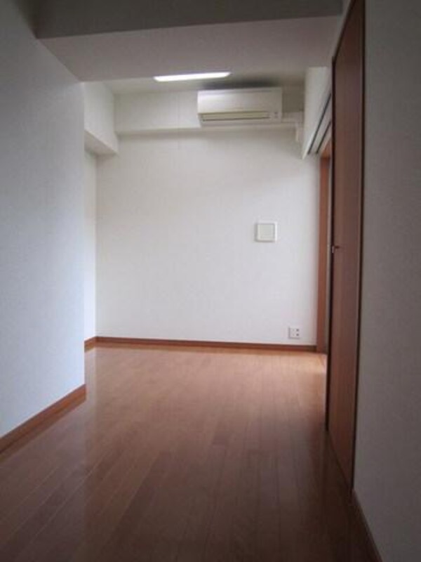 リビング・居室(洋室６．８帖)