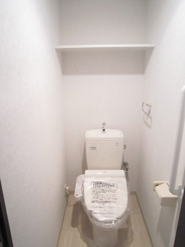 トイレ(ウォシュレット付きトイレ／棚付き)