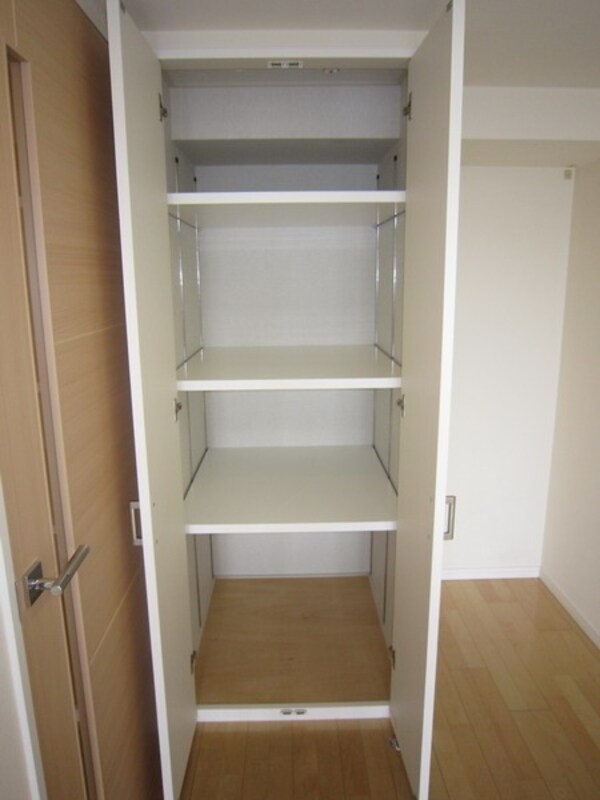 設備(キッチン収納庫)