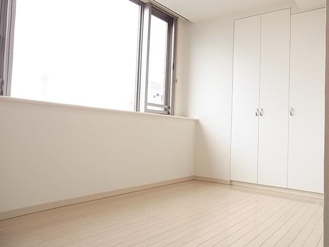 物件内観写真3　(★ゆったりとした寝室★)