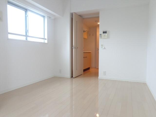 物件内観写真2　(2面採光角部屋)