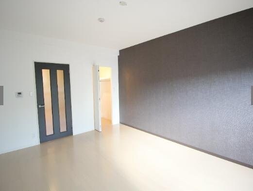 物件内観写真2　(リビング/居室)