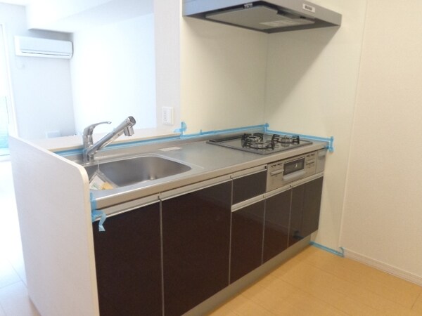 キッチン(カウンター型3口システムキッチン)