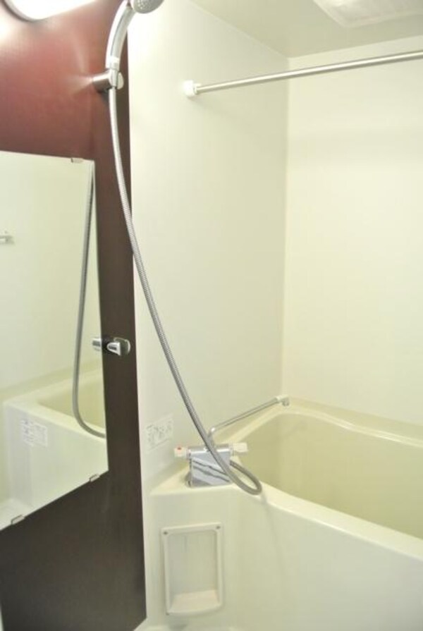 バス／シャワールーム等(浴室乾燥機付きバス)