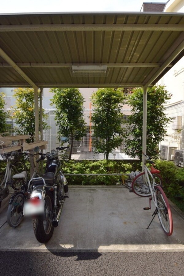 その他(敷地内バイク置場)